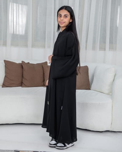 عباية بناتي سادة وعملية