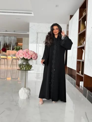 عباية نواعم بكلفة جاهزة على الصدر والاكمام