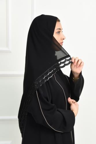 طرحة سوداء بكلفة مطرزة بالخرز على الحواف