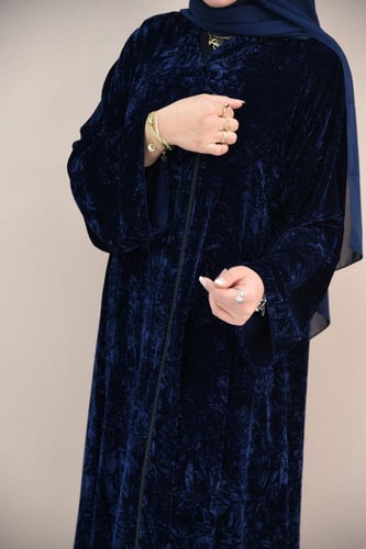 عباية مخمل ليزر مكسر بلون كحلي مع سحاب