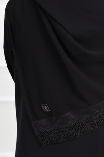 طرحة مناسبات بتصميم أنيق وخامة خفيفة