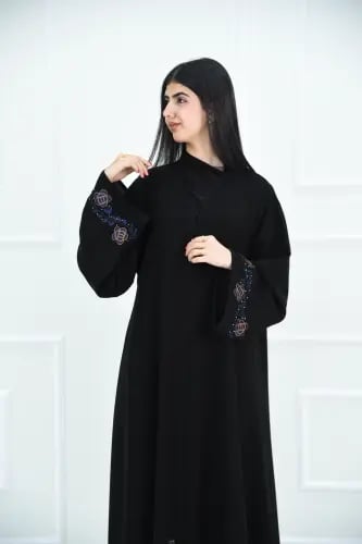 عباية نصف كلوش بأكمام مطرزة ورود مع شك