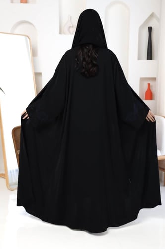 عباية ناعمة بأكمام مربعة وتفاصيل جاكار ياباني مطرز...