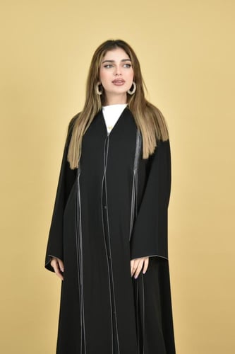 عباية نواعم كاجوال نص كلوش بكسرات ودقة خيط أبيض