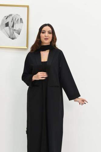 عباية كريب بياقة بتصميم راقي وتفاصيل انيقة