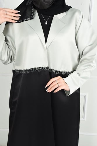 عباية كريب بلونين زيتوني وأسود وتطريز خرز