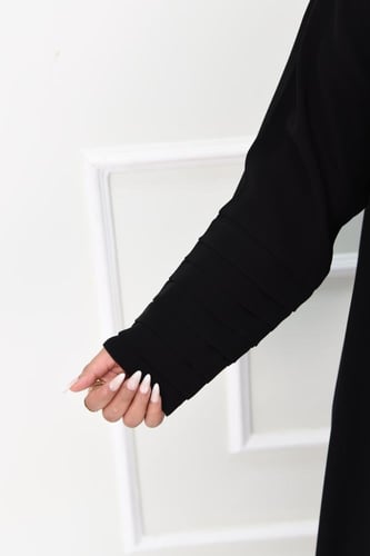 عباية كريب بحواف مموجة وأكمام كسرات