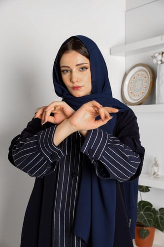 عباية شمواه كحلي بتنسيق مع الصوف المقلم