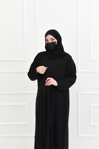 عباية سوداء بسحاب وكسرات بلمعة ناعمة