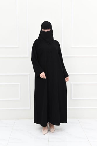 عباية سوداء سادة بأزرار قماشية أنيقة