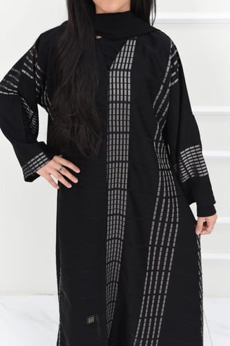 عباية بناتي جاكار مقلم بلون اوف وايت