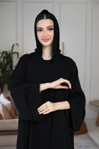 عباية كلوش بمثلثات جاكار اسفل العباية