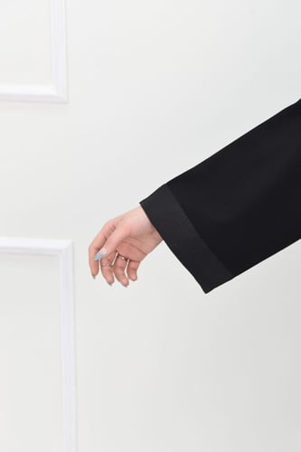 عباية بسترة متصلة من الامام