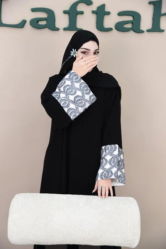 عباية كلوش أكمام مربعة ملونة مع شراشيب