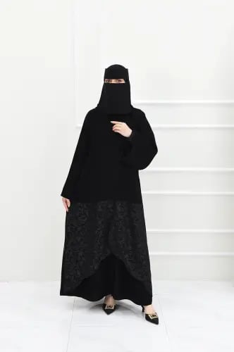 عباية سوداء بجاكار أسفل العباية