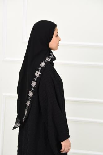 طرحة سوداء بتطريز فضي وبيج