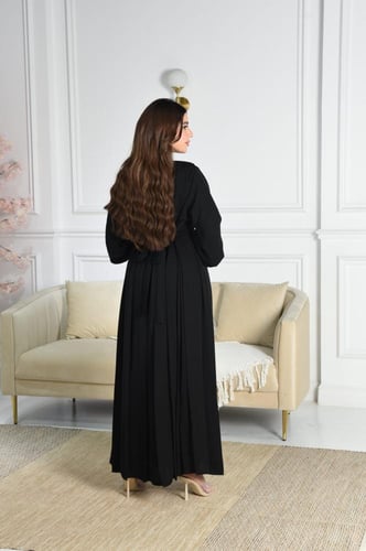 عباية مميزة بتفاصيلها الساحرة والأنيقة