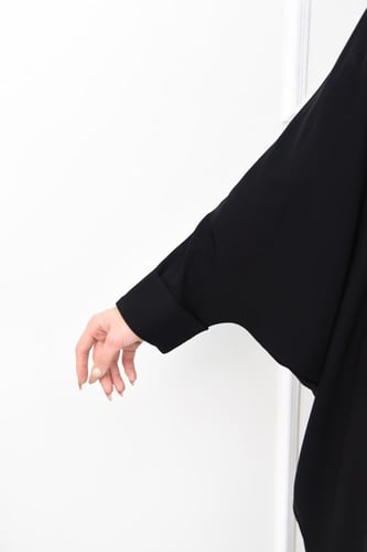 عباية بشت سادة بأكمام مقلوبة
