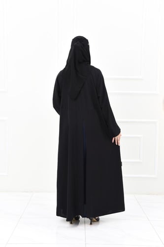 عباية سوداء بتطريز أسود وكسرة كحلي من الخلف