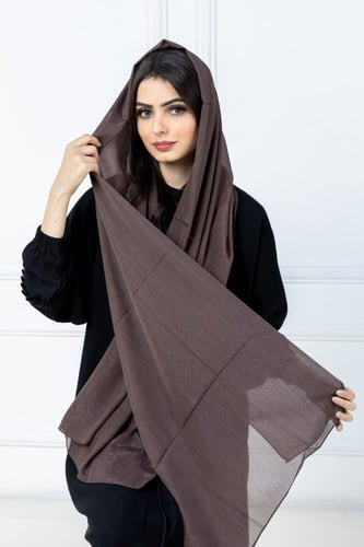 طرحة شيفون باللون البني بلمعة