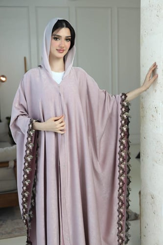 عباية بشت شمواه بلون بينك مزينة بكلفة