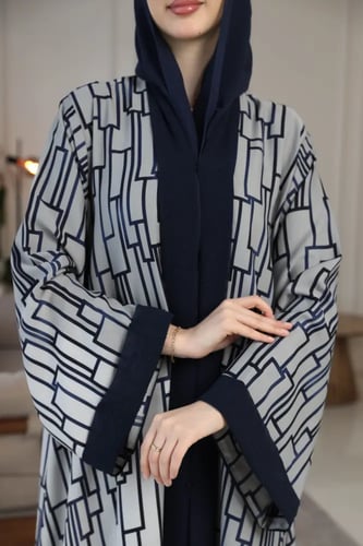 عباية كلوش رمادي مع مربعات كحلي ببندة شيفون