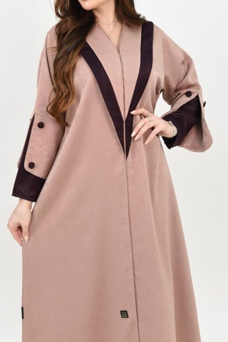 عباية شتوية من الشمواه بلون نود مع تفاصيل ساحرة