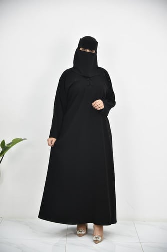 عباية سادة مغلقة مع أزرار قماشية وطقطق علوي