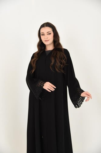 عباية نص كلوش بكلفة دانتيل خرز على الكم