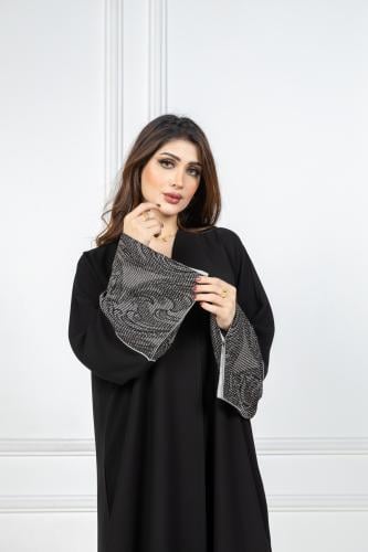 عباية عميلة بأكمام مشجره مفتوحة