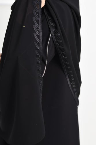 طرحة أنيقة بتطريز ناعم على الحواف