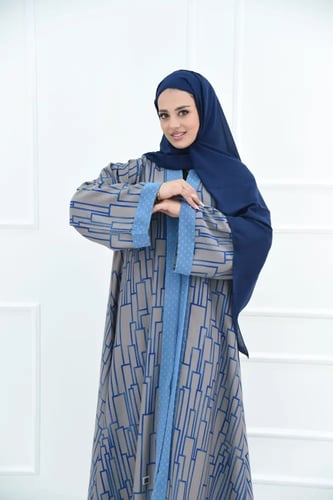 عباية ملونة بنقشة مربعات كحلي مع بندة