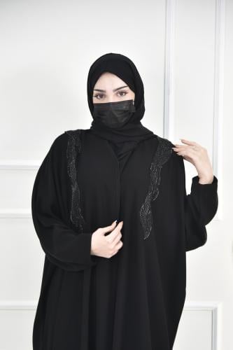 عباية نص بشت عباية بتفاصيل كلف مطرزة على الاكتاف