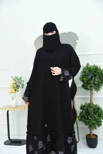 عباية نواعم بتفاصيل دانتيل مزين بالجليتر