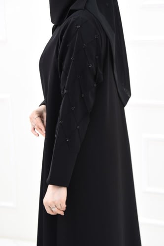 عباية مناسبات بتطريز مميز على الأكمام