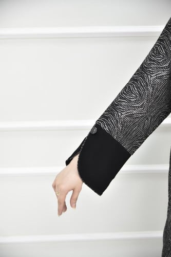 عباية جاكار بأكمام مفتوحة وكول ريفير