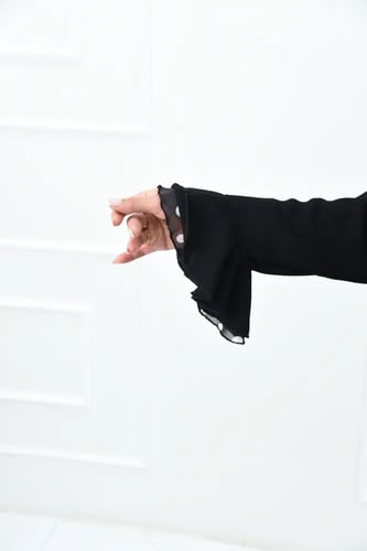 عباية دبل فيس بطبقتين منقط ابيض واسود والكم فرنسي