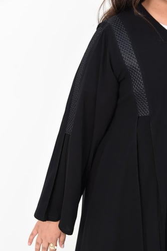 عباية بناتي كلوش بكسرات مزينة بكلف ساحرة