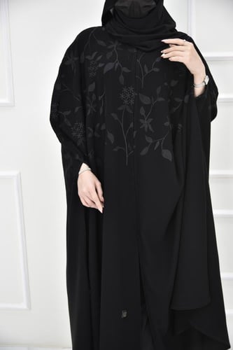 عباية بشت ملكي بتطريز أنيق
