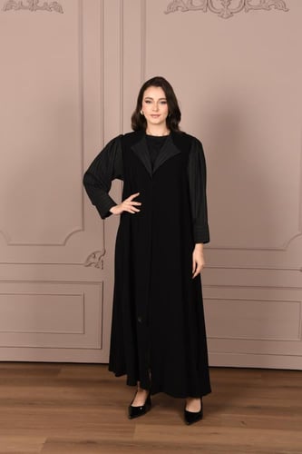 عباية كريب ناعمة بتصميم عملي وأكمام كبك