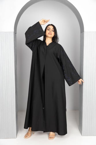 عباية بتطريز ملون كحلي مع اسود خفيف في الاكمام