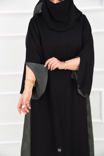 عباية كاجوال بالشمواه المكسر الجانبي بلون زيتي