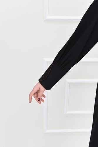 عباية بكسرة انيقة ومطرزة بلون بني