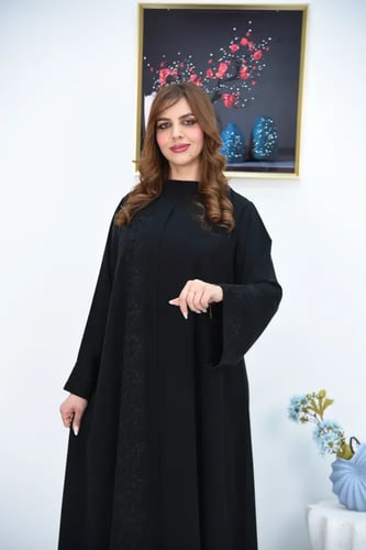 عباية حرير نواعم سوداء بتطريز ورود