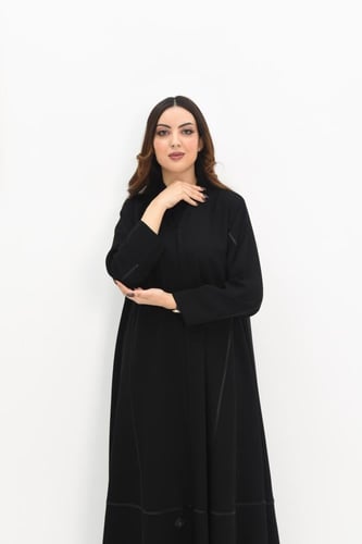 عباية سوداء انيقة بشريط لامع