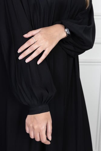 عباية مزينة بقيطان وكسرات في الأسفل