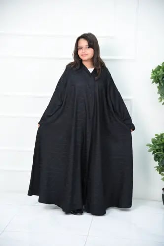 عباية بناتي سوداء قماشها جاكار مشجر