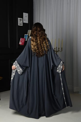 عباية بشت رصاصي بتفاصيل اوبال ساحرة