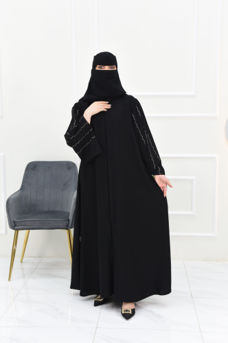 عباية صيفي مع تطريز ذهبي على الاكمام