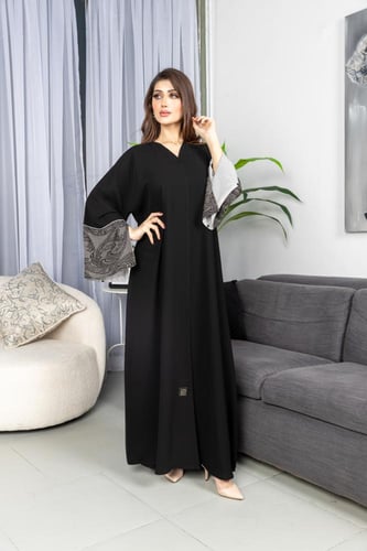 عباية عميلة بأكمام مشجره مفتوحة